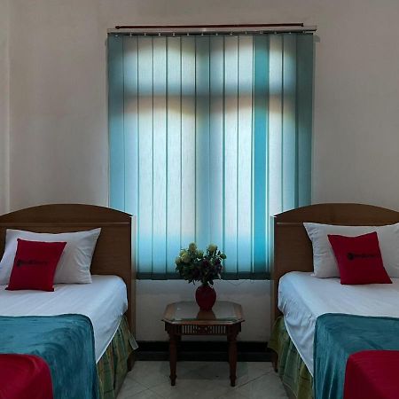 Reddoorz Syariah @ Karang Pilang Hotel Karangpilang ภายนอก รูปภาพ