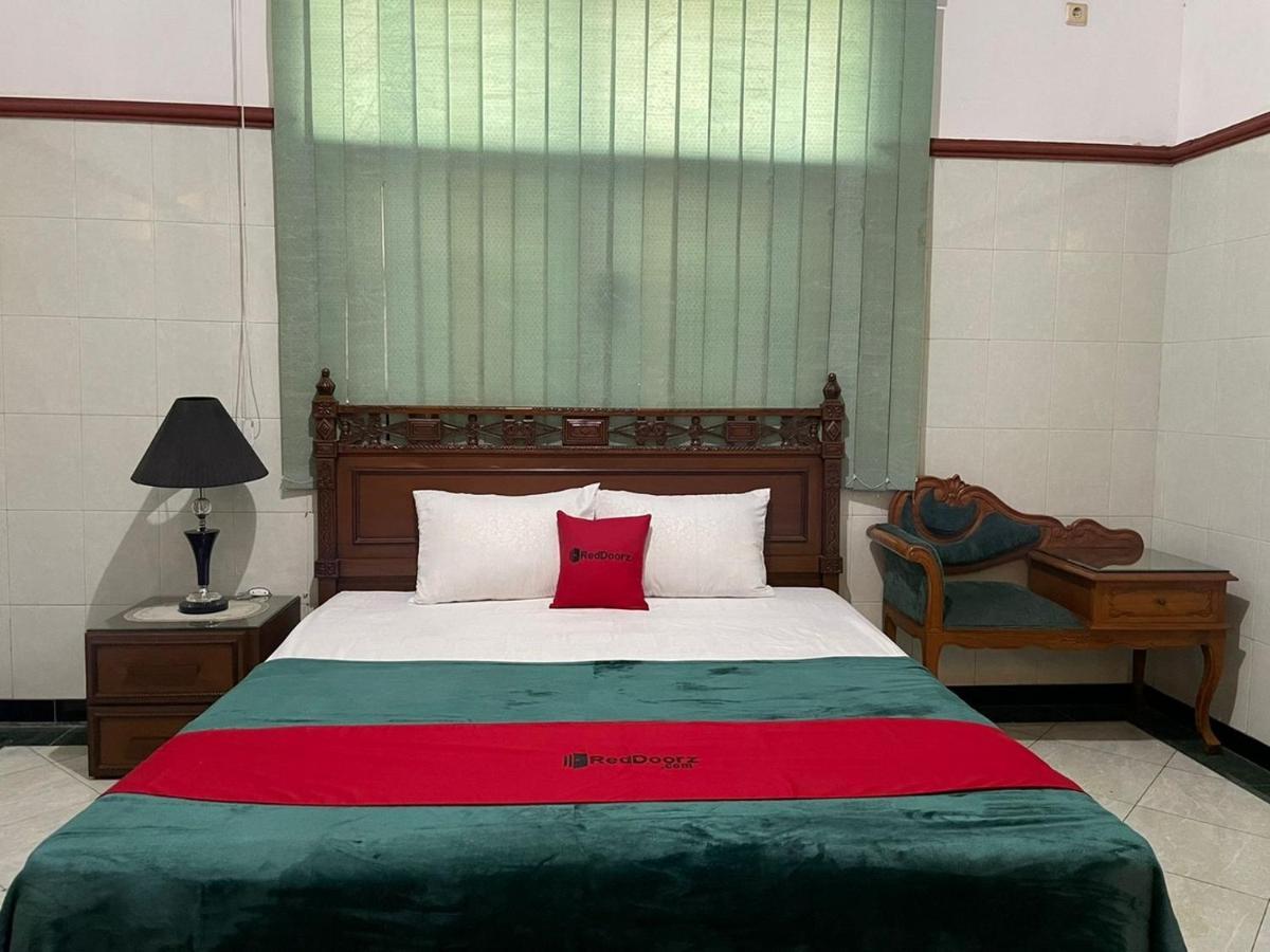 Reddoorz Syariah @ Karang Pilang Hotel Karangpilang ภายนอก รูปภาพ