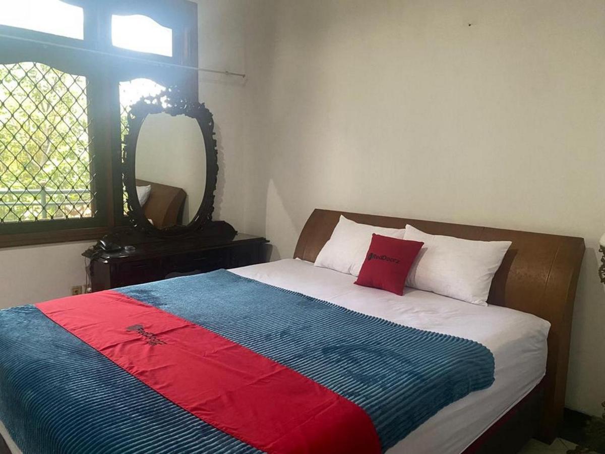 Reddoorz Syariah @ Karang Pilang Hotel Karangpilang ภายนอก รูปภาพ