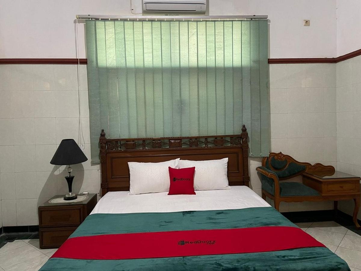 Reddoorz Syariah @ Karang Pilang Hotel Karangpilang ภายนอก รูปภาพ