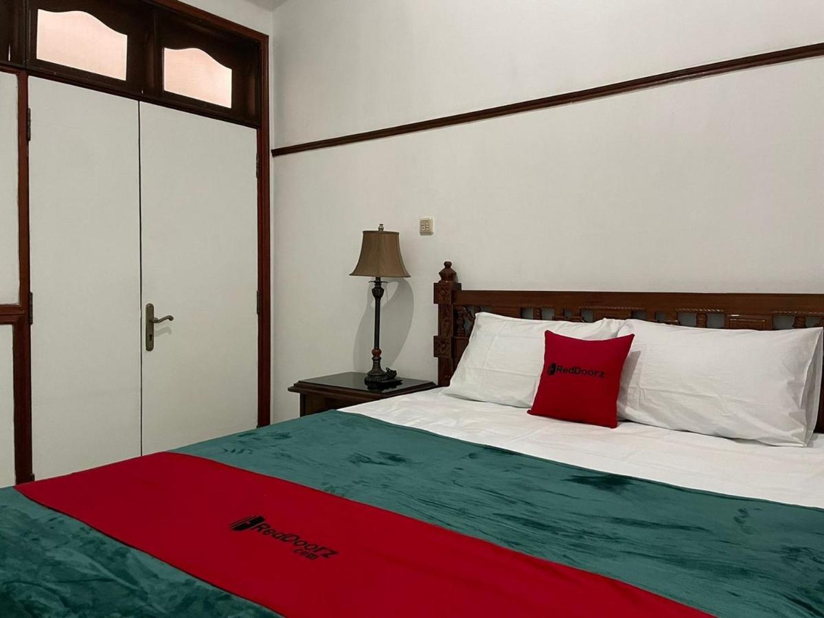 Reddoorz Syariah @ Karang Pilang Hotel Karangpilang ภายนอก รูปภาพ